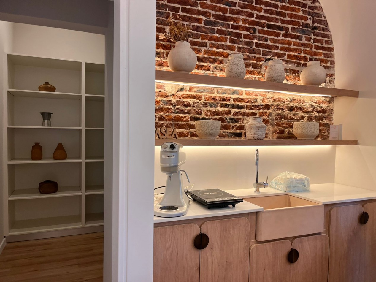 Espectacular CASA de diseño, 3 dormitorios, patio, piscina, terraza, cochera - BARRIO LOURDES