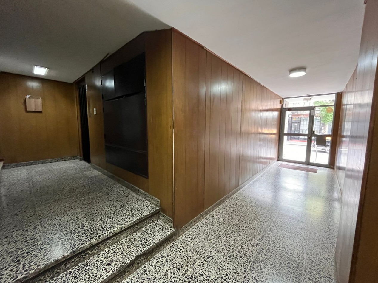 SEMIPISO DE UN DORMITORIO, RECICLADO A NUEVO, BALCON AL FRENTE - MITRE 1511