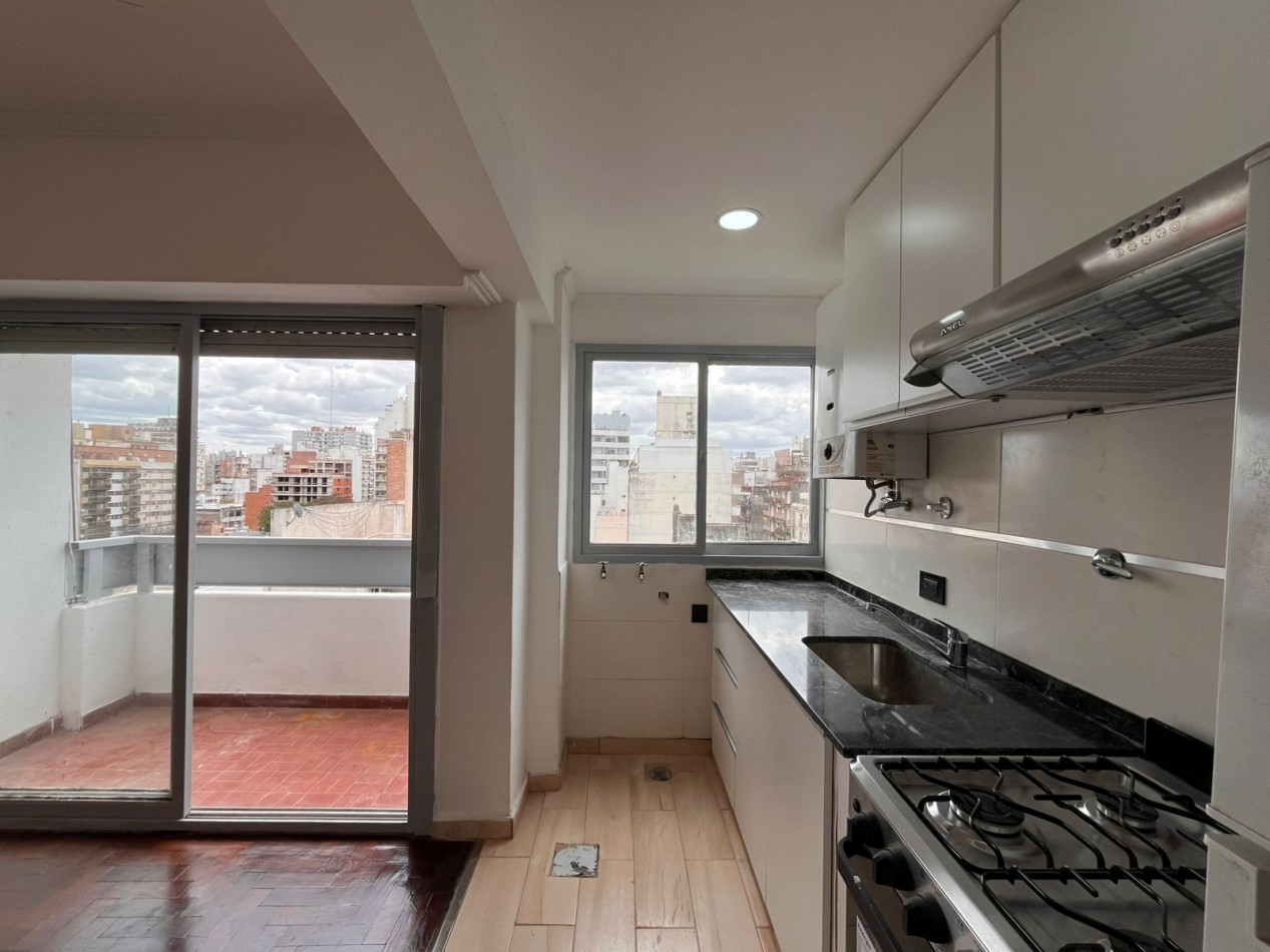SEMIPISO DE UN DORMITORIO, RECICLADO A NUEVO, BALCON AL FRENTE - MITRE 1511