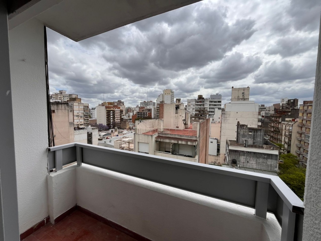 SEMIPISO DE UN DORMITORIO, RECICLADO A NUEVO, BALCON AL FRENTE - MITRE 1511