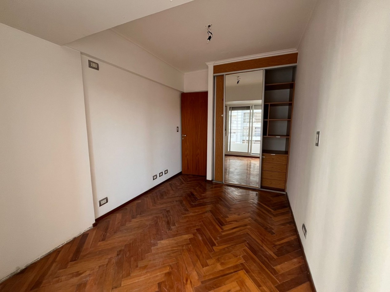 Piso exclusivo de 3 dormitorios con cochera en zona Rio - GUEMES 1972