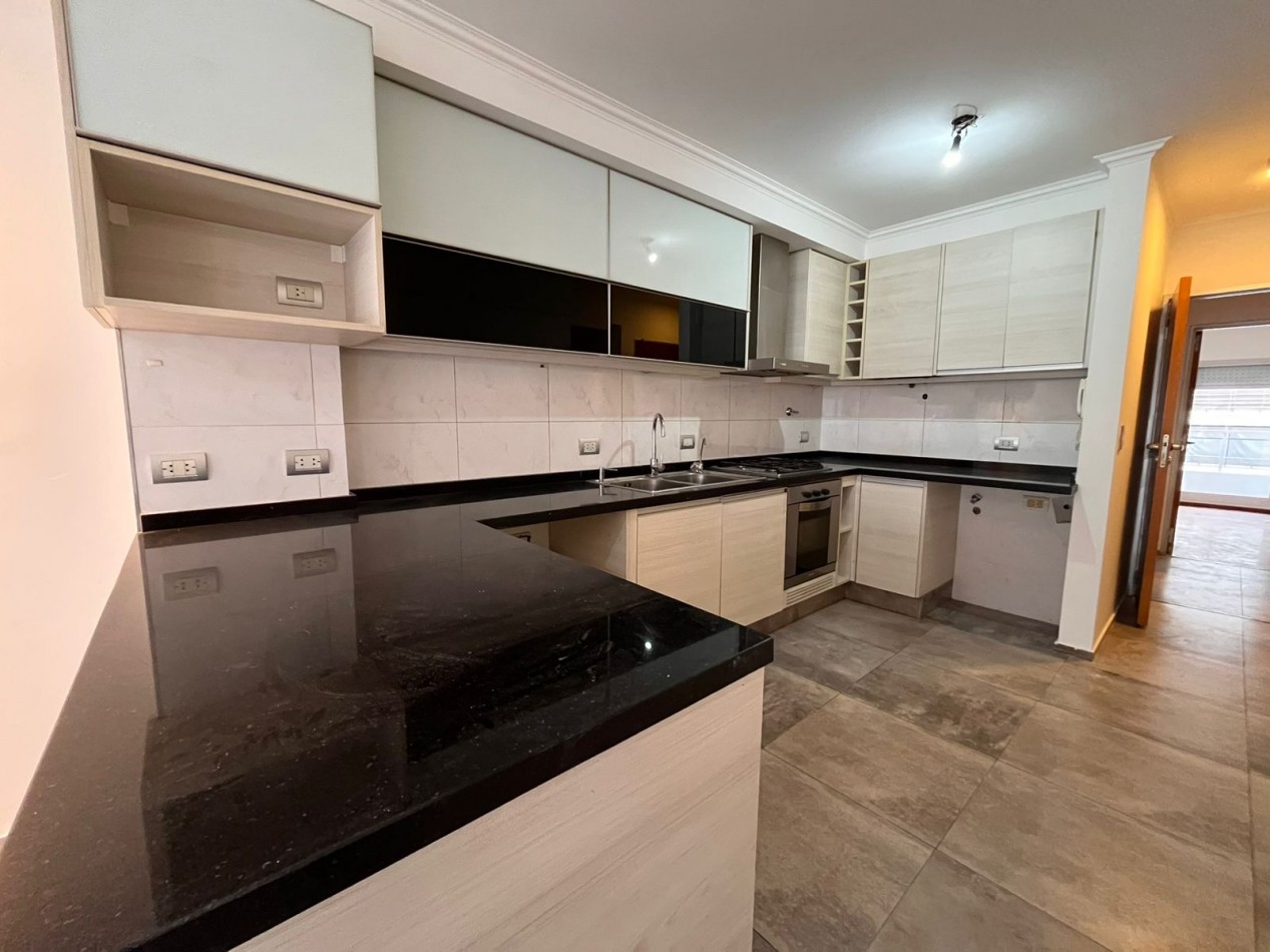 Piso exclusivo de 3 dormitorios con cochera en zona Rio - GUEMES 1972