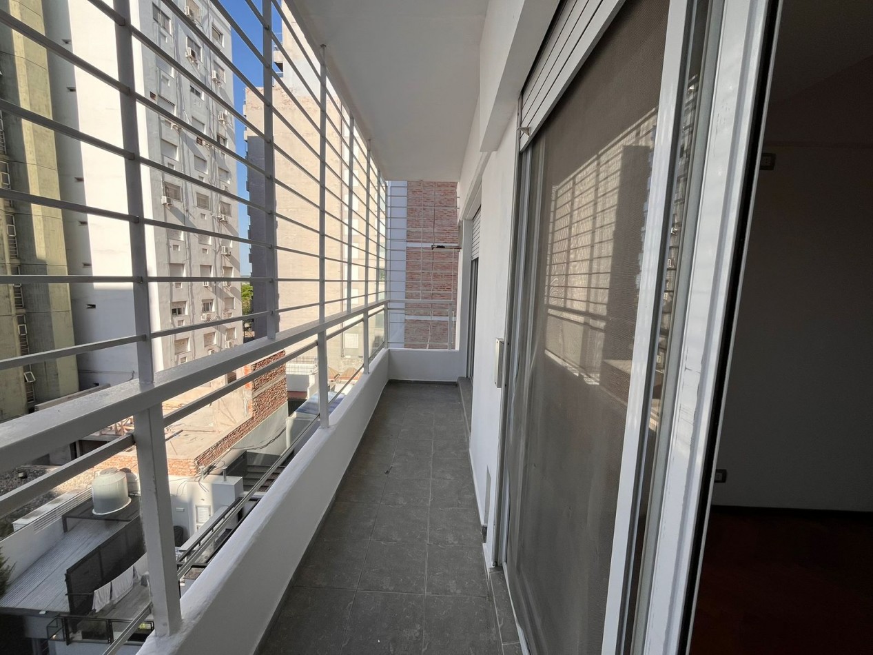 Piso exclusivo de 3 dormitorios con cochera en zona Rio - GUEMES 1972