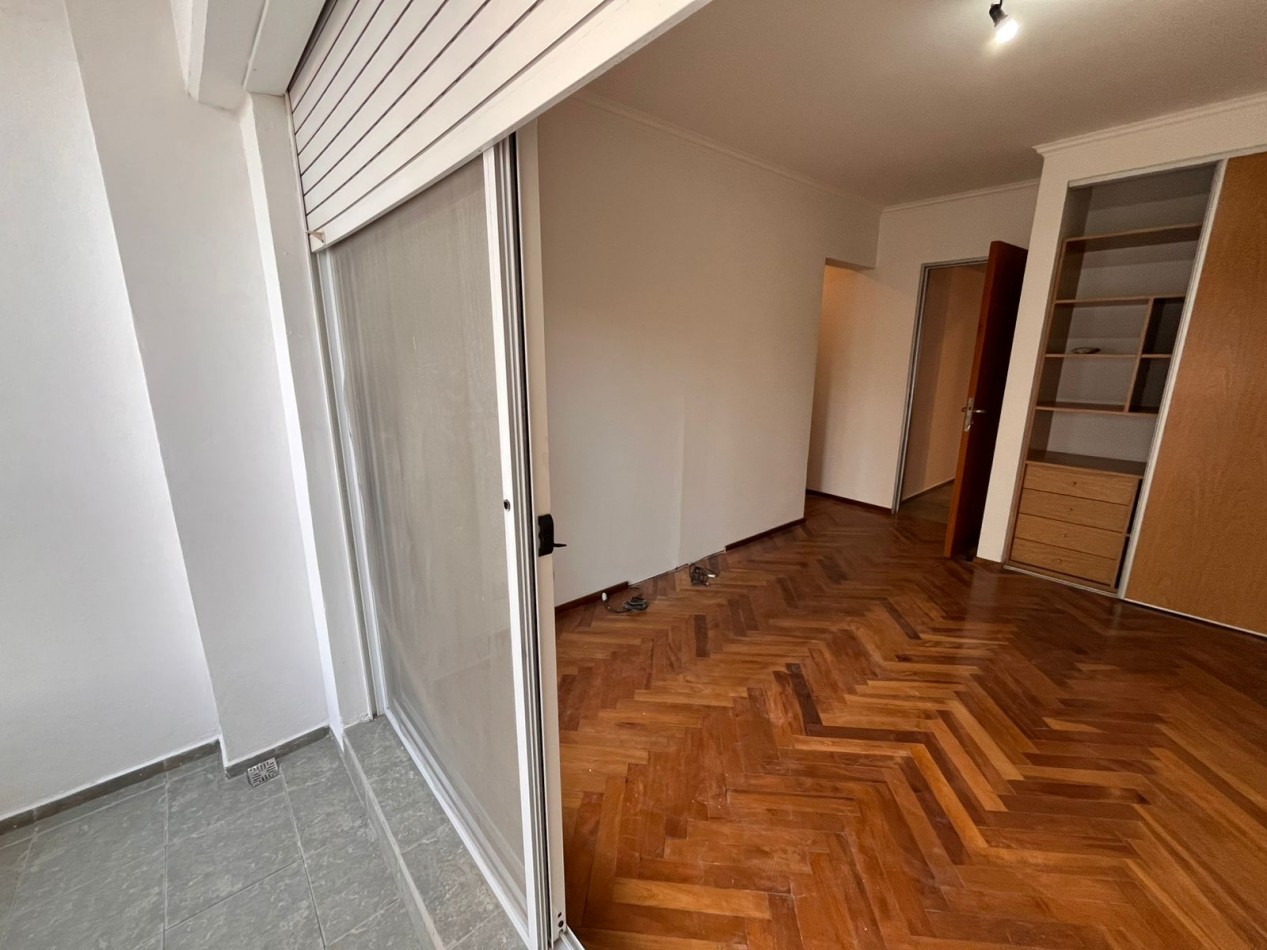 Piso exclusivo de 3 dormitorios con cochera en zona Rio - GUEMES 1972