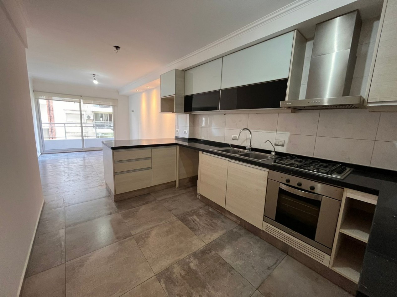 Piso exclusivo de 3 dormitorios con cochera en zona Rio - GUEMES 1972