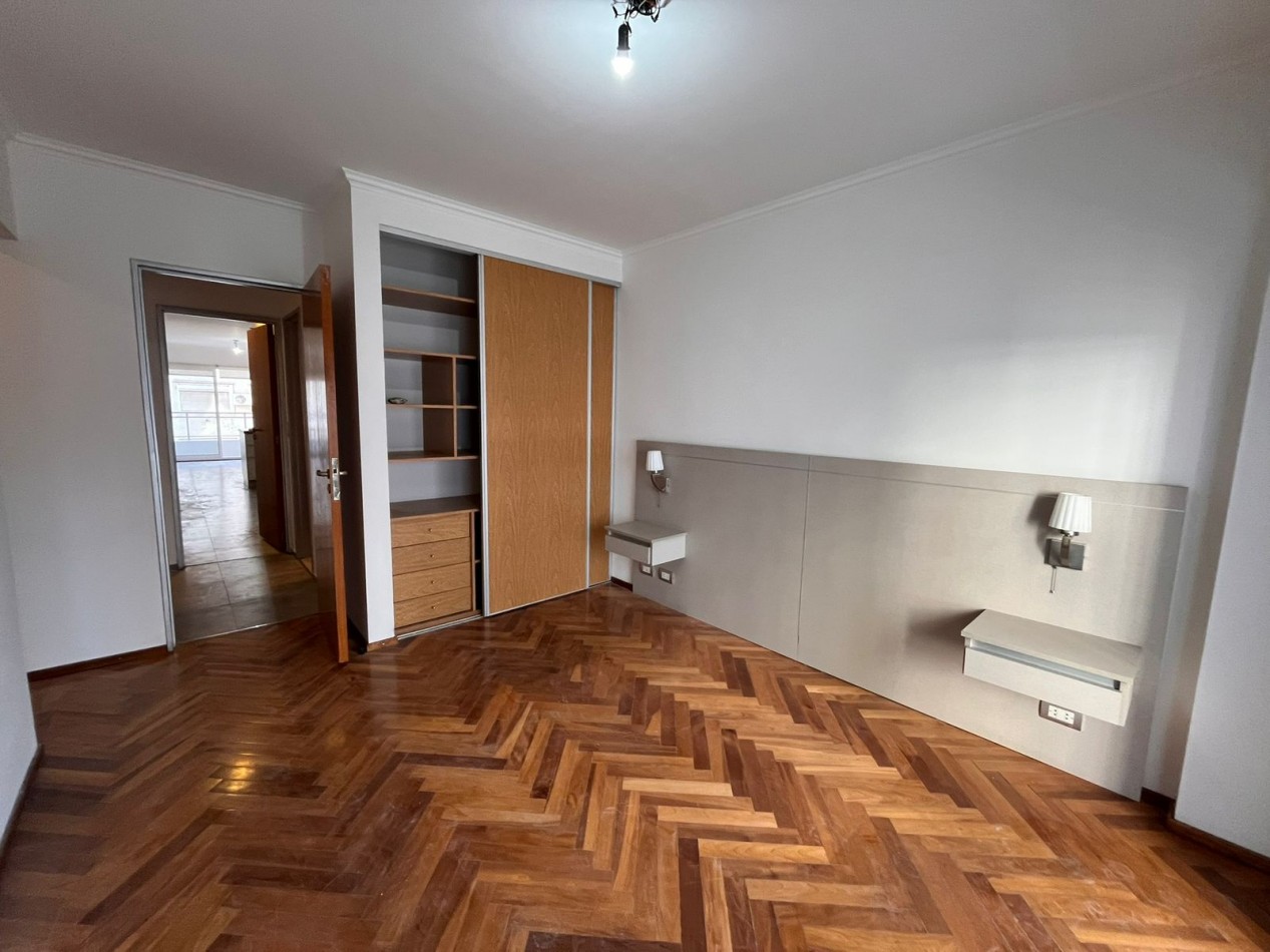 Piso exclusivo de 3 dormitorios con cochera en zona Rio - GUEMES 1972