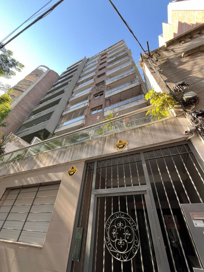 Piso exclusivo de 3 dormitorios con cochera en zona Rio - GUEMES 1972