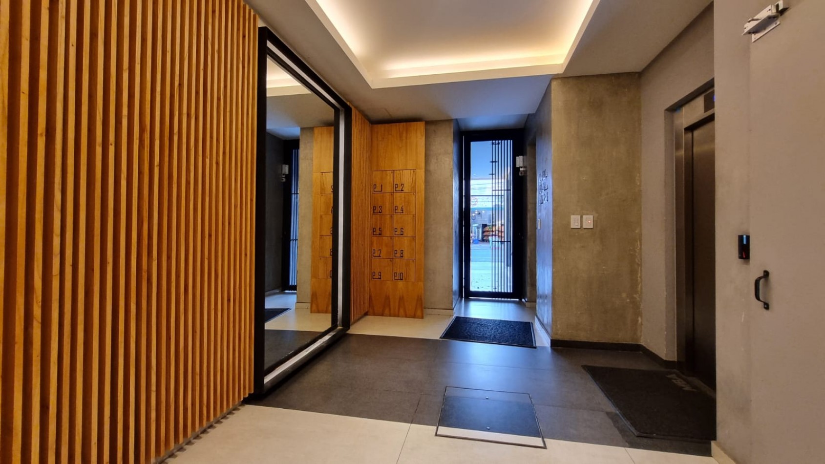 Amplio monoambiente con balcon y amenities - Cafferata 1500