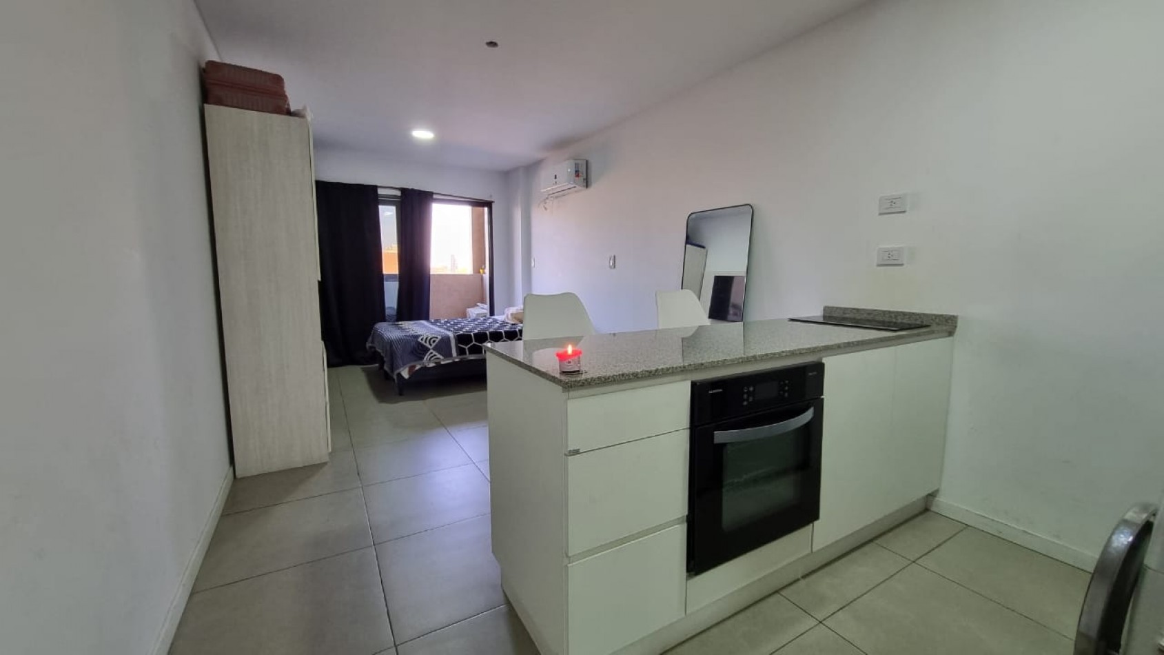 Amplio monoambiente con balcon y amenities - Cafferata 1500