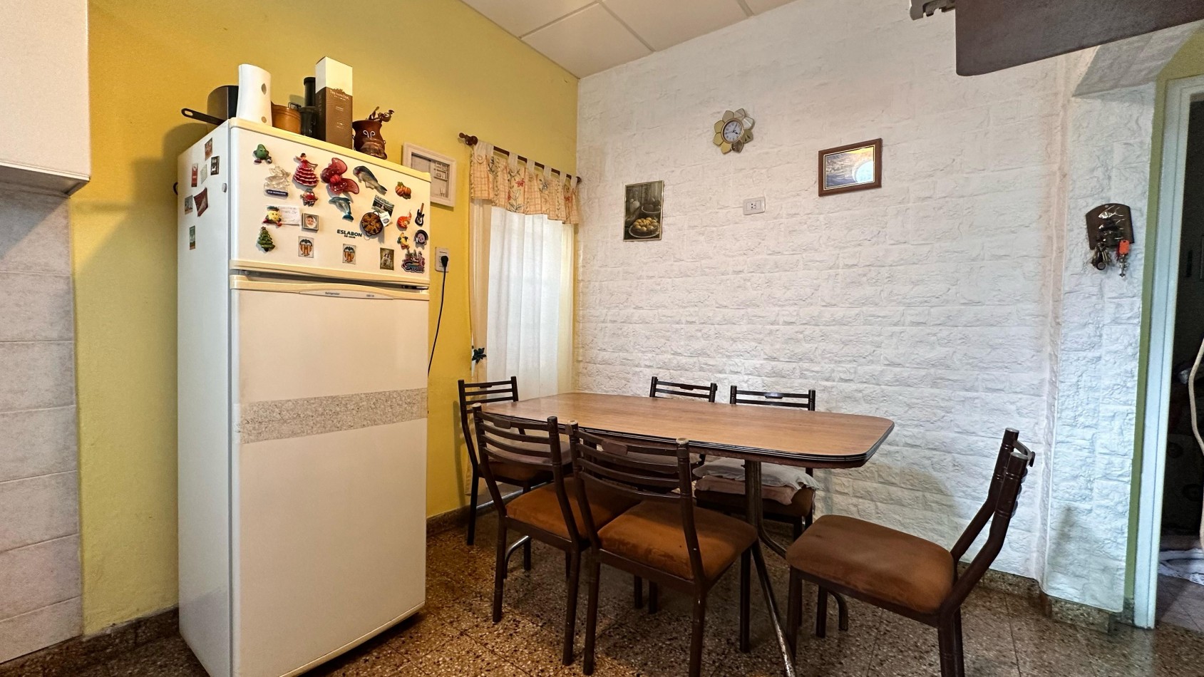 VENTA Casa al frente - Un dormitorio, galeria, patio, terraza - BARRIO BELLA VISTA
