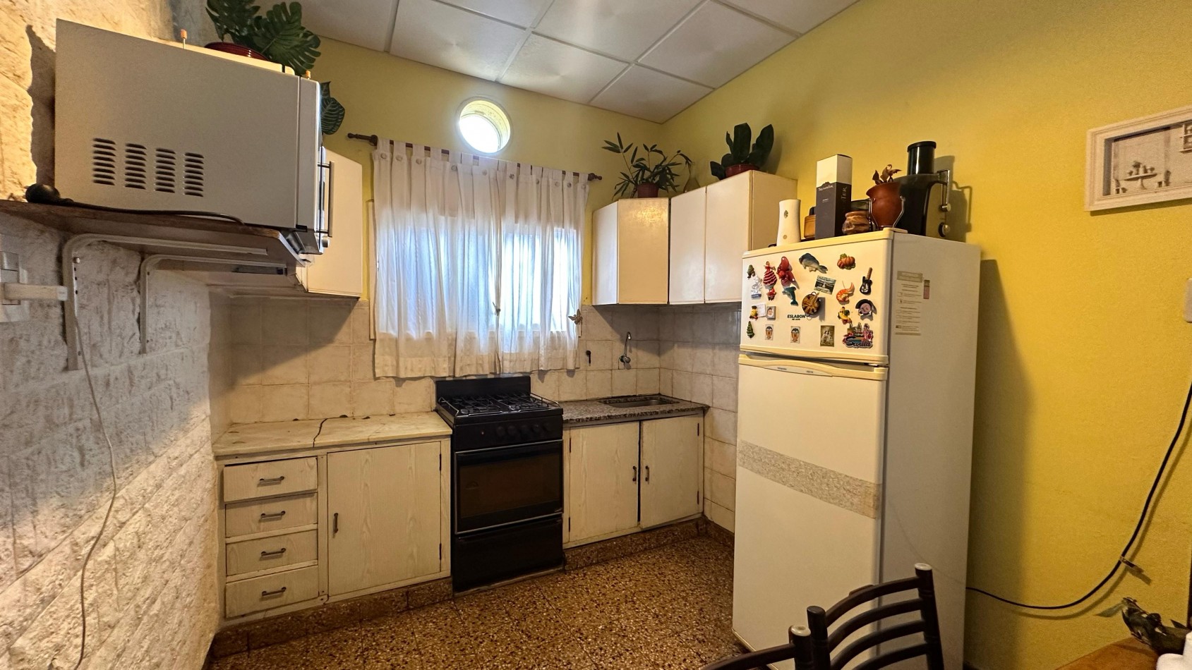 VENTA Casa al frente - Un dormitorio, galeria, patio, terraza - BARRIO BELLA VISTA