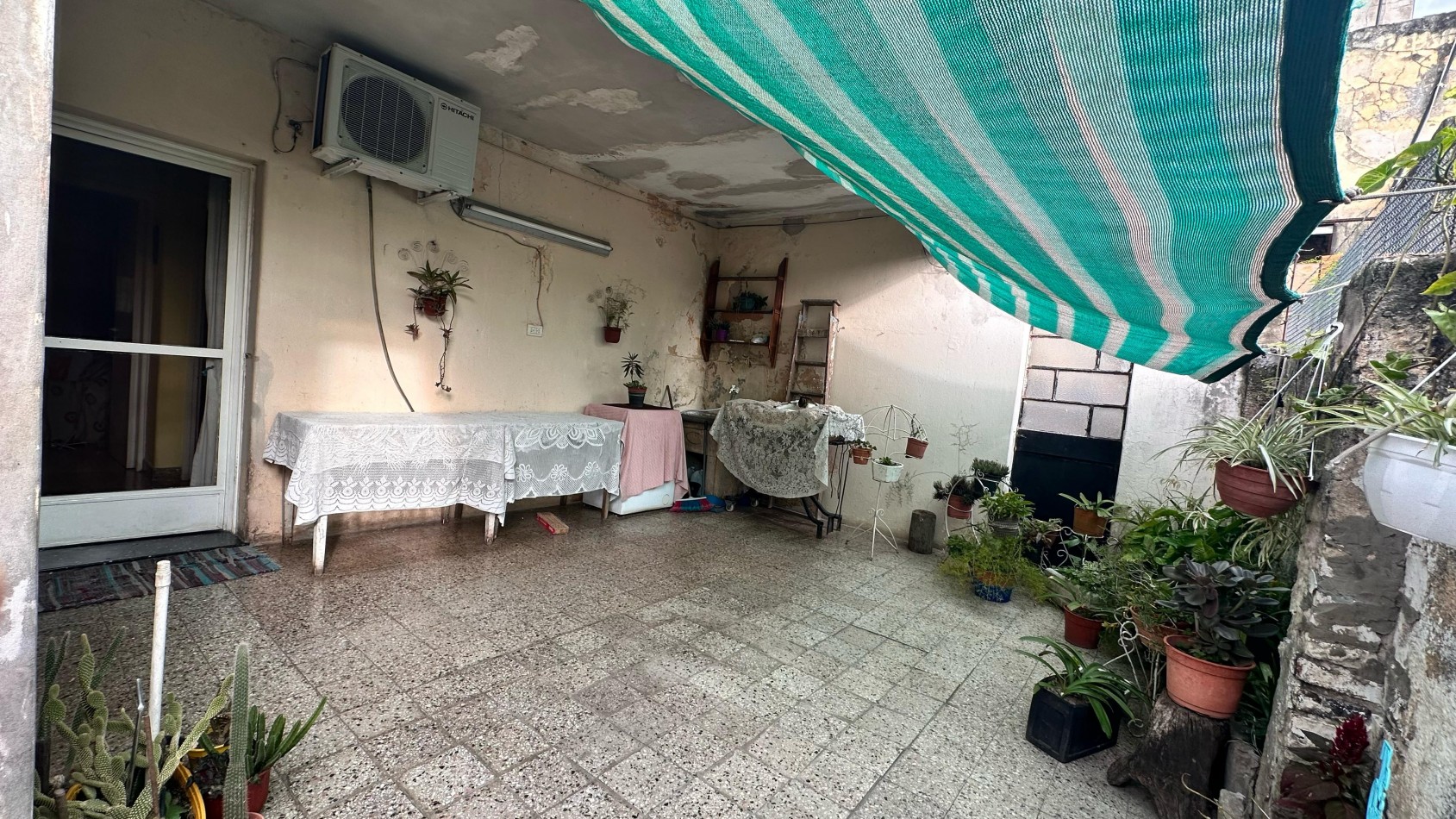 VENTA Casa al frente - Un dormitorio, galeria, patio, terraza - BARRIO BELLA VISTA