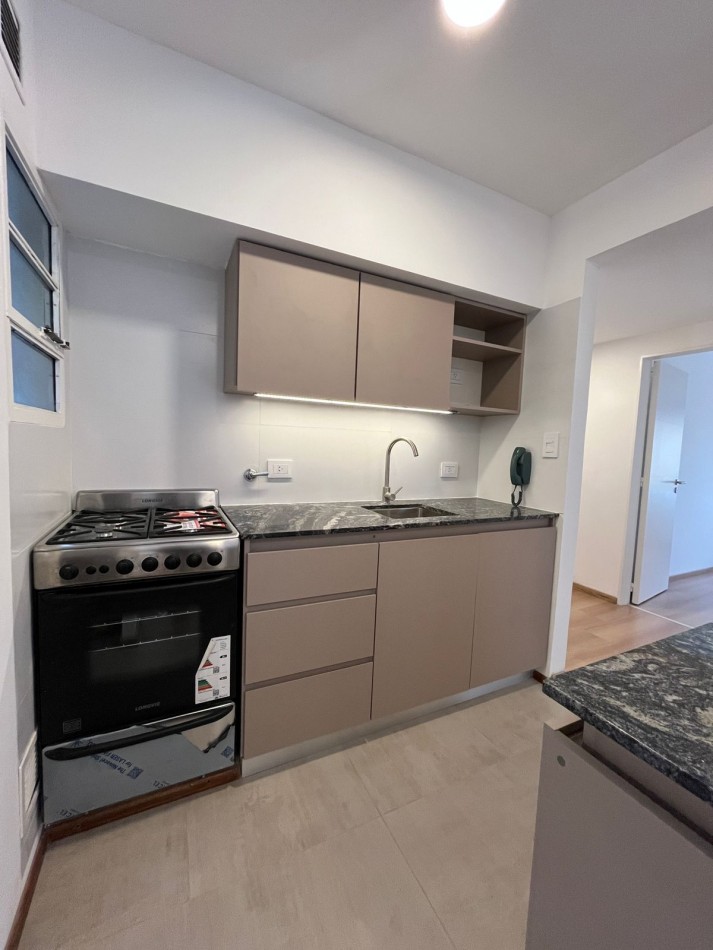 Hermoso departamento de 3 dormitorios reciclado a nuevo - Entre Rios 318