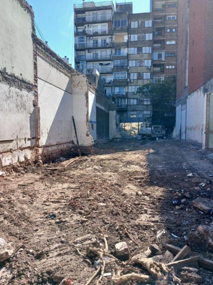 TERRENO CON PROYECTO EN VENTA. Montevideo 1045
