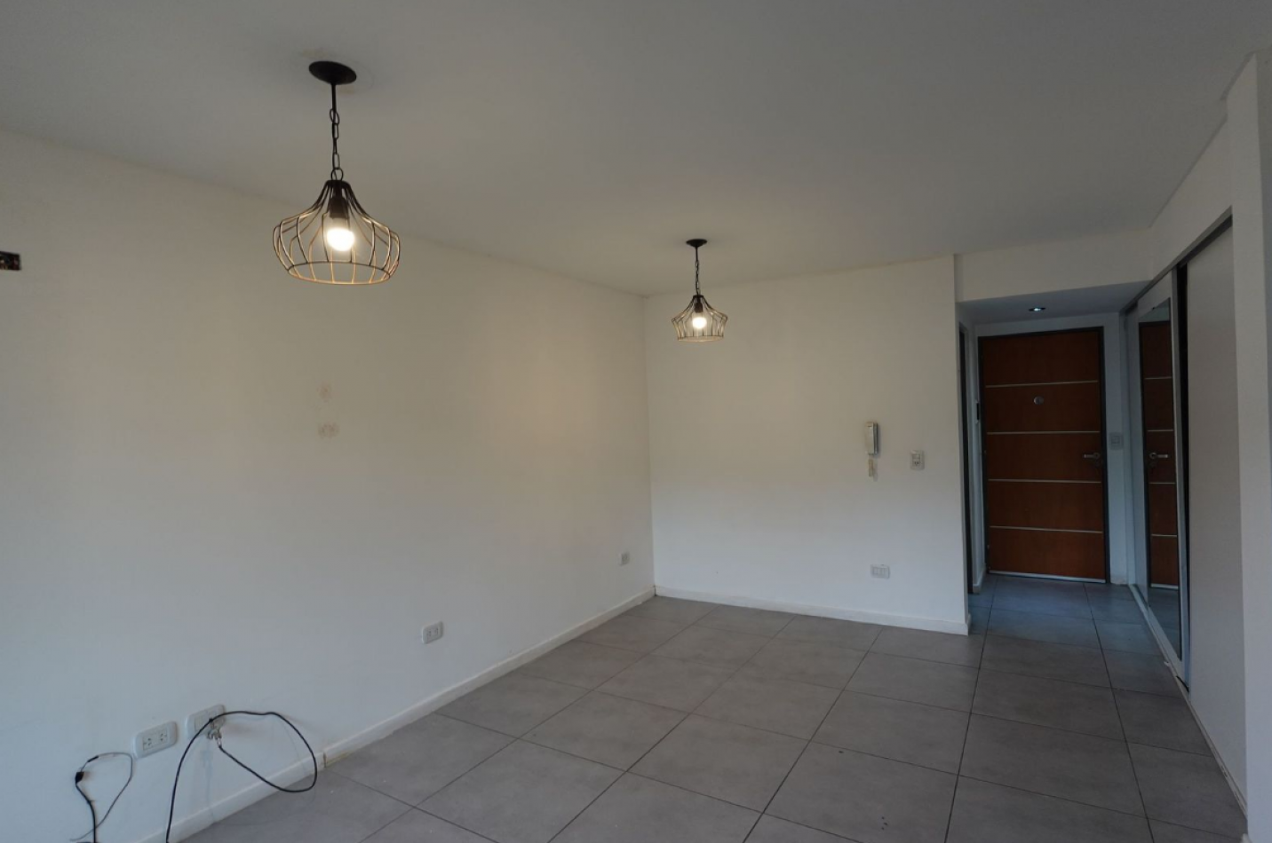 ¡OPORTUNIDAD! Amplio monoambiente. barrio refineria. corvalan 500