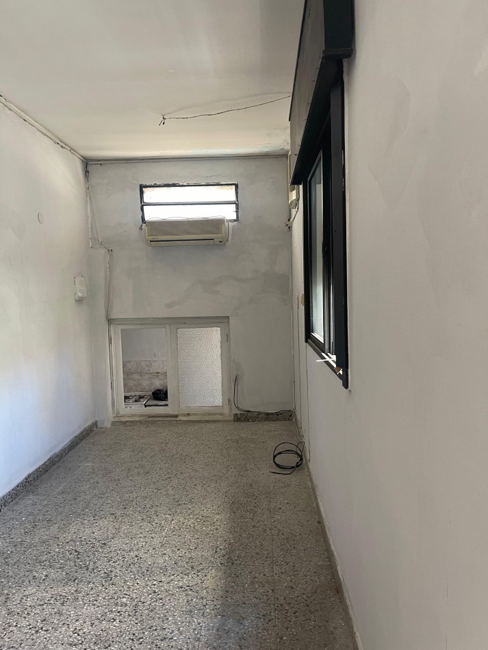 PH EN VENTA, un dormitorio. Excelente ubicacion. Primero de Mayo al 1300