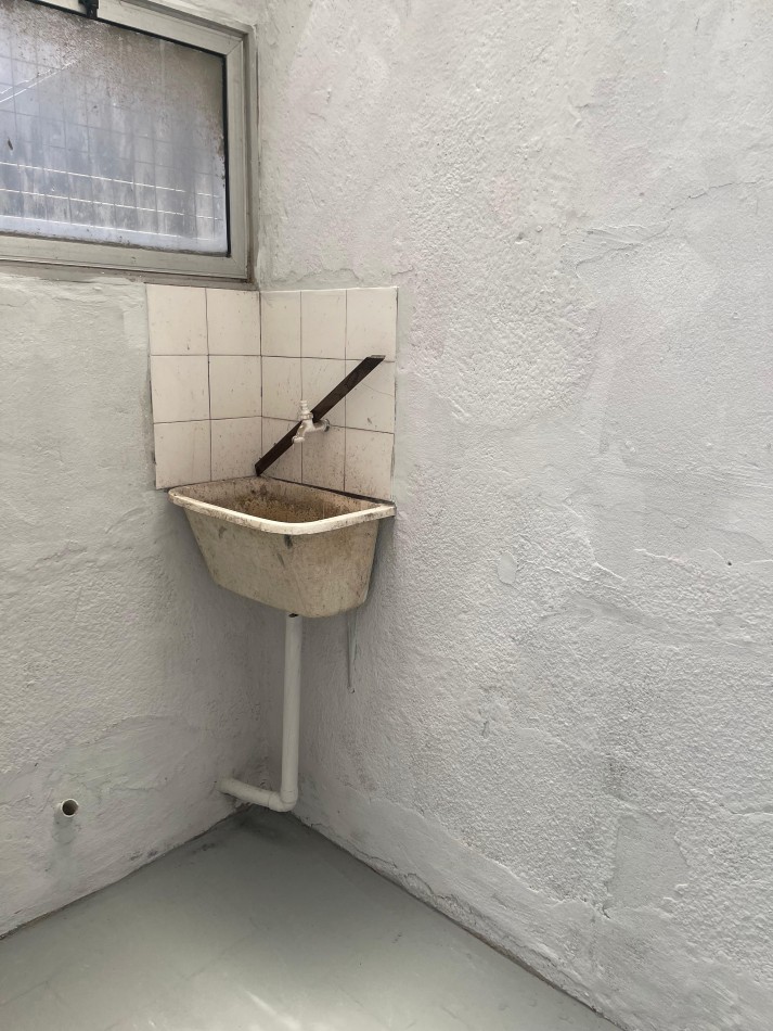 PH EN VENTA, un dormitorio. Excelente ubicacion. Primero de Mayo al 1300