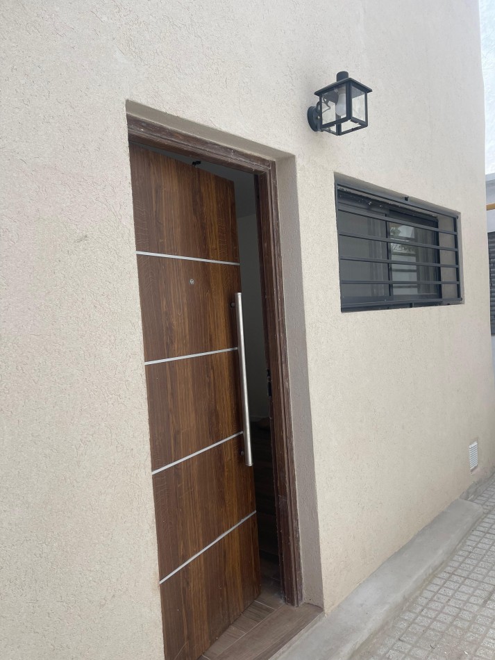 EN VENTA. impecable departamento de pasillo reciclado a nuevo. Tres dormitorios. Posiblidad de financiacion.  Paraguay 1900