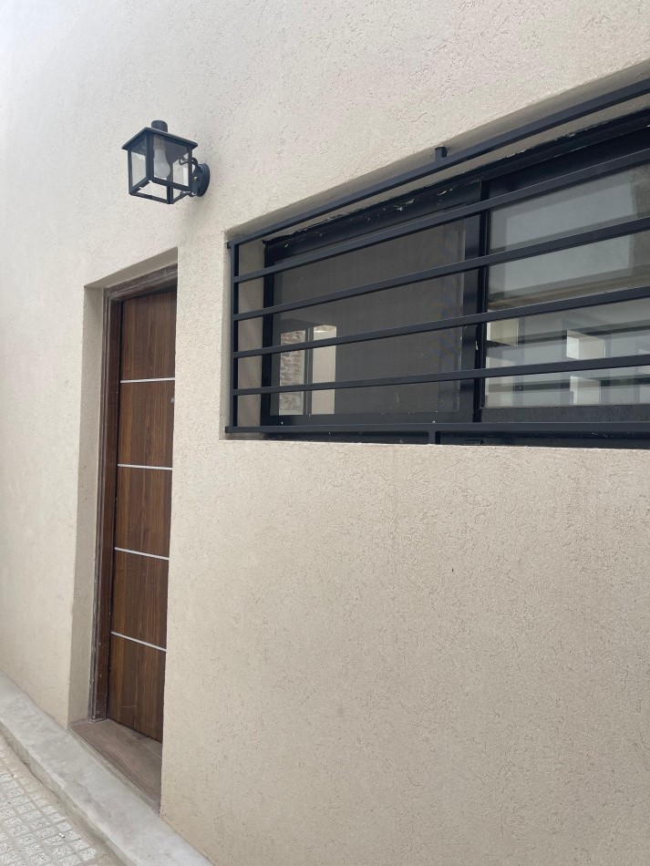 EN VENTA. impecable departamento de pasillo reciclado a nuevo. Tres dormitorios. Posiblidad de financiacion.  Paraguay 1900