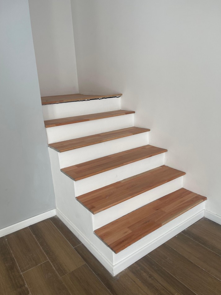 EN VENTA. impecable departamento de pasillo reciclado a nuevo. Tres dormitorios. Posiblidad de financiacion.  Paraguay 1900