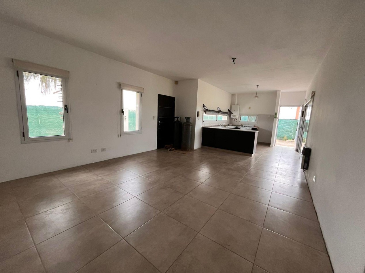 CASA EN ALQUILER, FUNES CITY. 