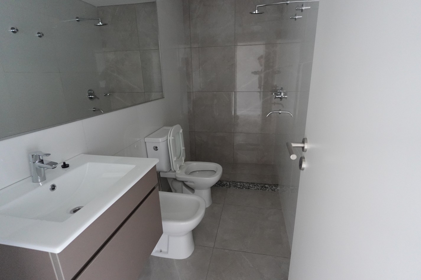 EN VENTA. Depto 2 dormitorios. EXCELENTE ZONA. Mendoza 2600