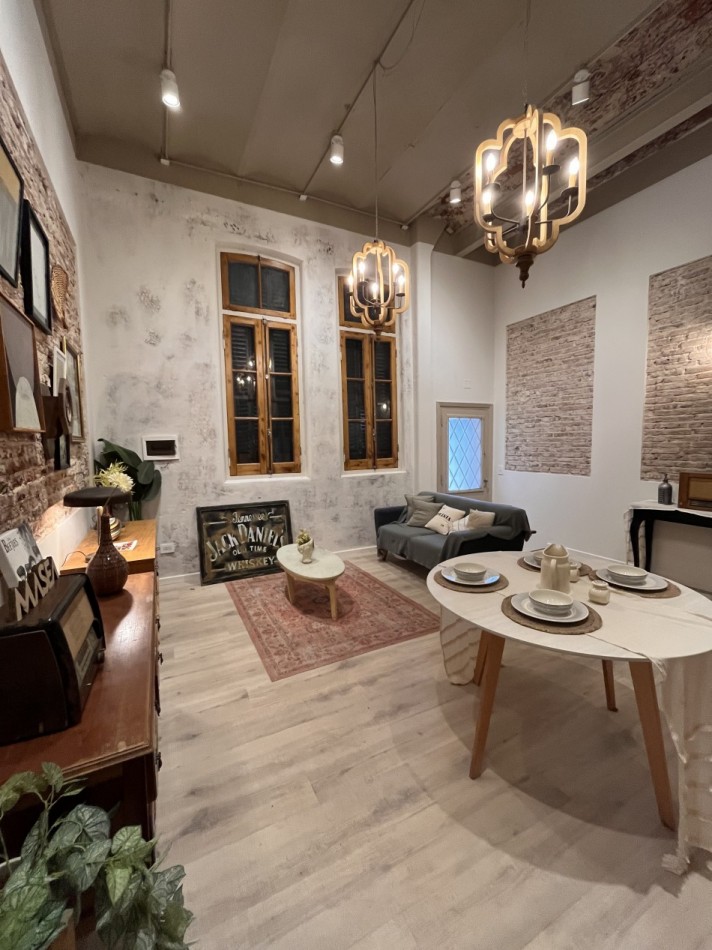 Casa remodelada, 2 dormitorios, patio - Echesortu