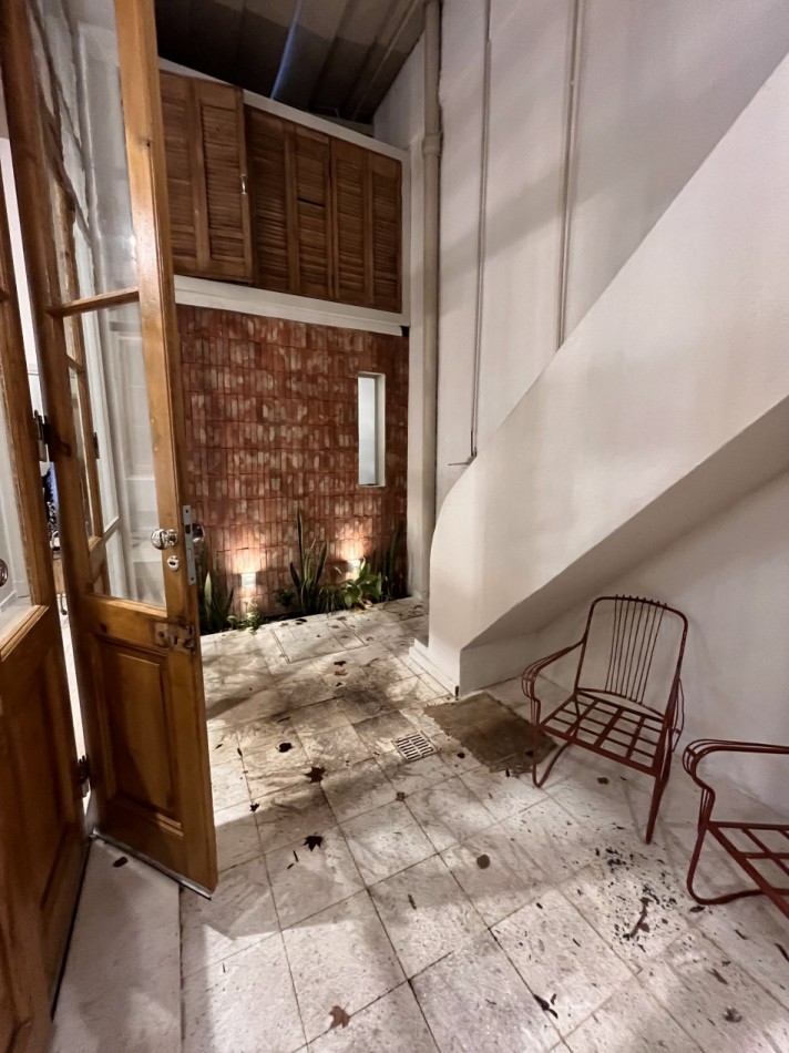 Casa remodelada, 2 dormitorios, patio - Echesortu