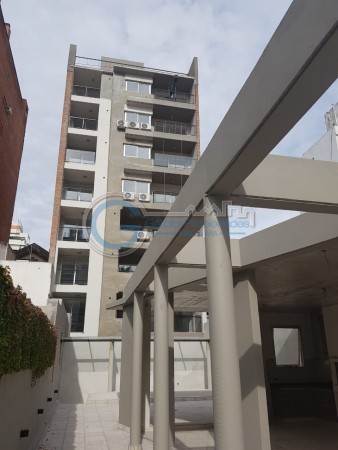 VENTA DEPARTAMENTO Semipiso a estrenar. Un dormitorio con patio y balcon . Amenities. Jujuy 1660