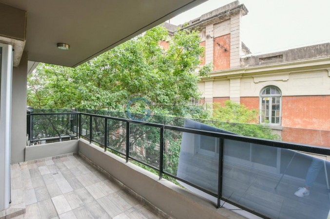 VENTA DEPARTAMENTO Semipiso a estrenar. Un dormitorio con patio y balcon . Amenities. Jujuy 1660