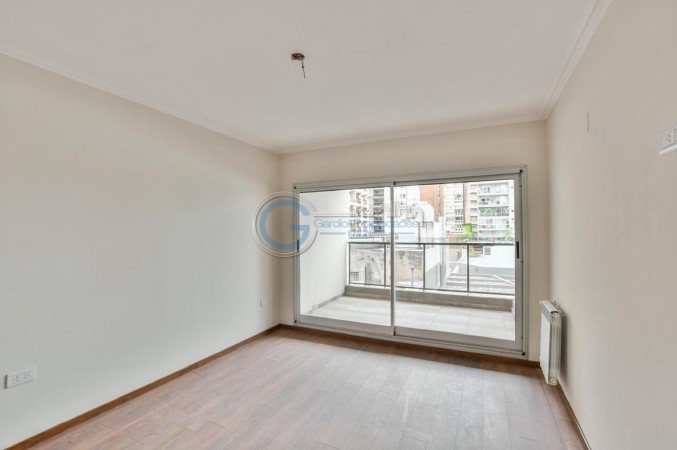 VENTA DEPARTAMENTO Semipiso a estrenar. Un dormitorio con patio y balcon . Amenities. Jujuy 1660