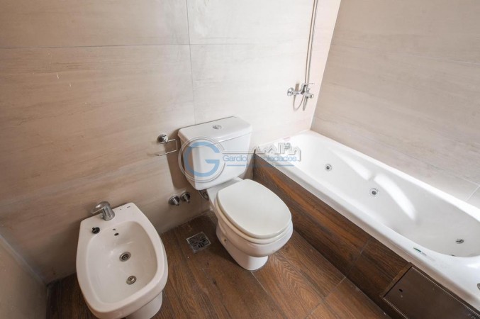 VENTA DEPARTAMENTO Semipiso 2 dormitorios con cochera. Balcon y patio. Amenities - Jujuy 1600