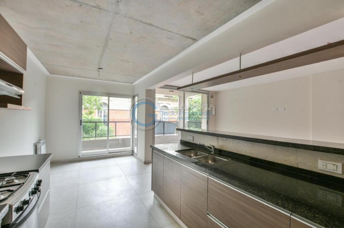 VENTA DEPARTAMENTO Semipiso 2 dormitorios con cochera. Balcon y patio. Amenities - Jujuy 1600