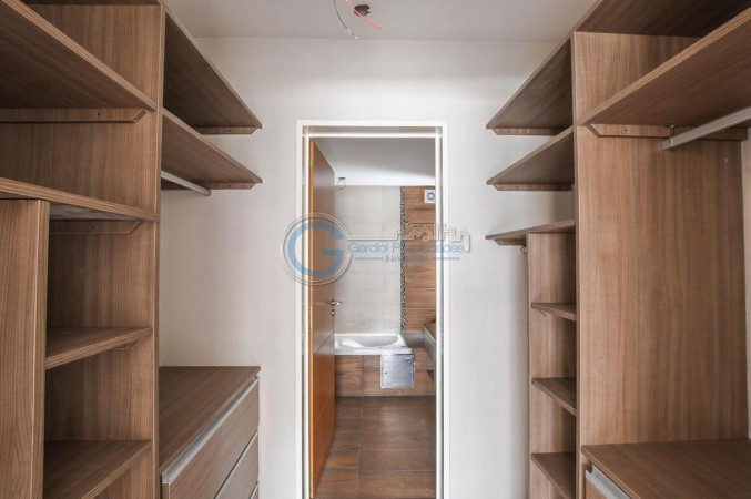 VENTA DEPARTAMENTO Semipiso 2 dormitorios con cochera. Balcon y patio. Amenities - Jujuy 1600