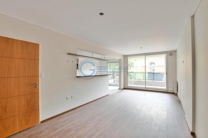 VENTA DEPARTAMENTO Semipiso 2 dormitorios con cochera. Balcon y patio. Amenities - Jujuy 1600