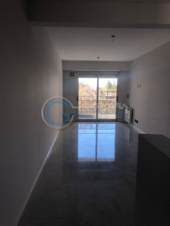 VENTA DEPARTAMENTO Semipiso UN DORMITORIO a estrenar. Balcon al frente y contrafrente con parrillero. Con cochera .Amenities en terraza vista al rio. Salta 1200