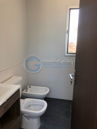 VENTA DEPARTAMENTO Semipiso UN DORMITORIO a estrenar. Balcon al frente y contrafrente con parrillero. Con cochera .Amenities en terraza vista al rio. Salta 1200