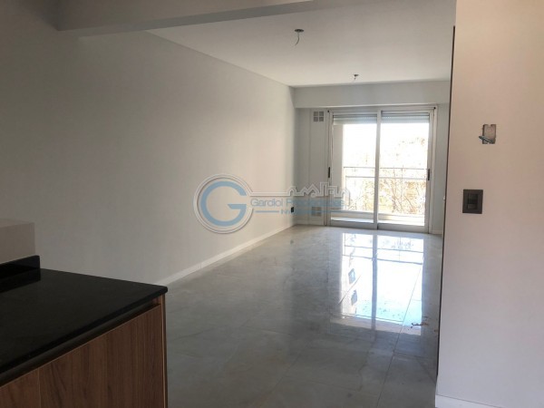 VENTA DEPARTAMENTO Semipiso UN DORMITORIO a estrenar. Balcon al frente y contrafrente con parrillero. Con cochera .Amenities en terraza vista al rio. Salta 1200