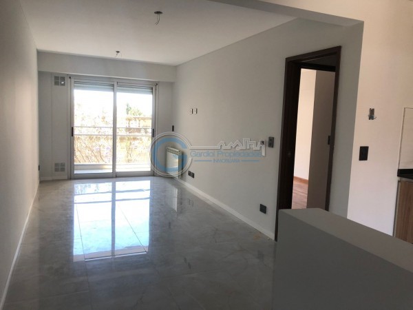 VENTA DEPARTAMENTO Semipiso UN DORMITORIO a estrenar. Balcon al frente y contrafrente con parrillero. Con cochera .Amenities en terraza vista al rio. Salta 1200