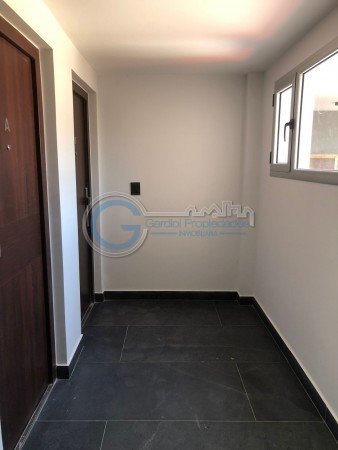 VENTA DEPARTAMENTO Semipiso UN DORMITORIO a estrenar. Balcon al frente y contrafrente con parrillero. Con cochera .Amenities en terraza vista al rio. Salta 1200