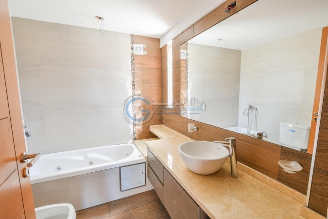 Semipiso DOS DORMITORIOS. Balcón y patio. Amenities. Entrega inmediata. Paraguay y Pellegrini