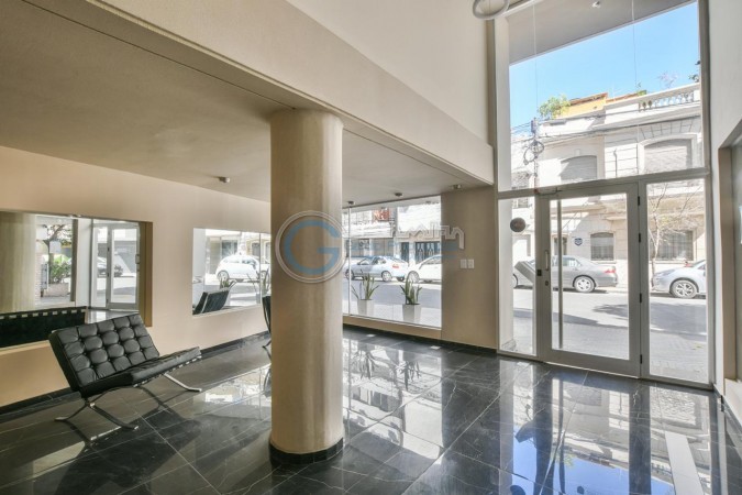 Semipiso DOS DORMITORIOS. Balcón y patio. Amenities. Entrega inmediata. Paraguay y Pellegrini