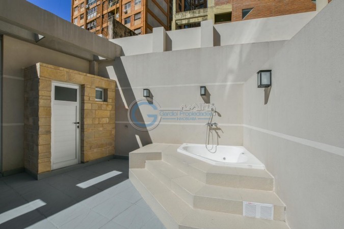 Semipiso DOS DORMITORIOS. Balcón y patio. Amenities. Entrega inmediata. Paraguay y Pellegrini