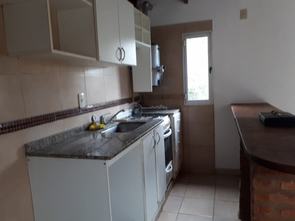 VENTA CONDOMINIO en FUNES, 4 casas independientes de un dormitorio con patio.