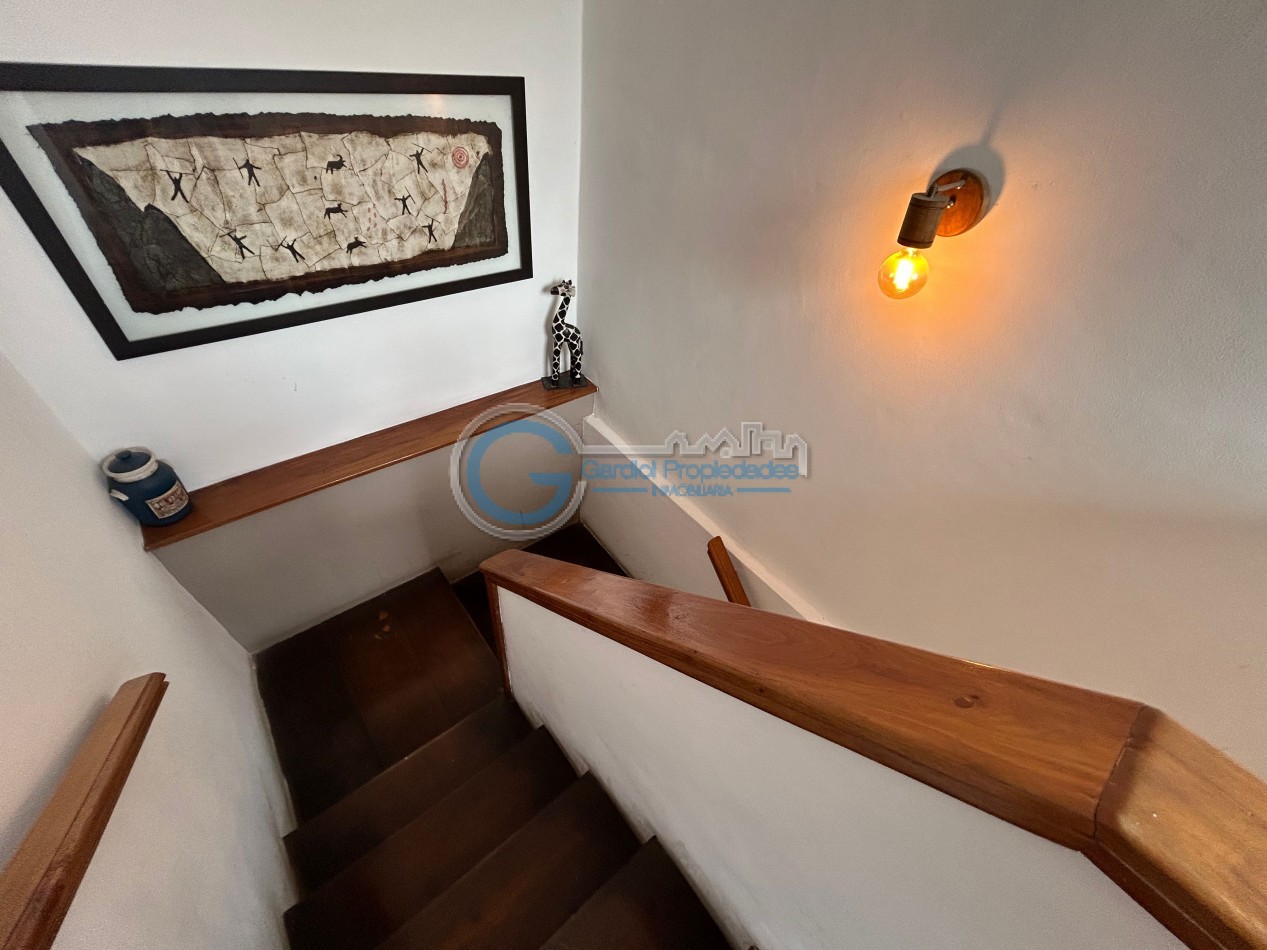 VENTA Casa de 3 dormitorios, con parque, piscina, quincho, cochera - Ayacucho 5800