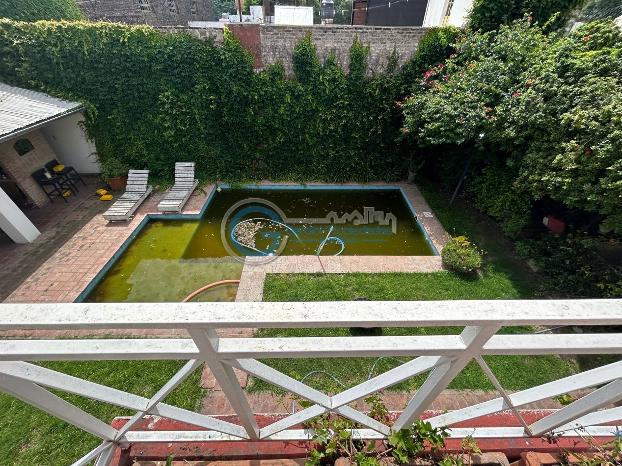 VENTA Casa de 3 dormitorios, con parque, piscina, quincho, cochera - Ayacucho 5800