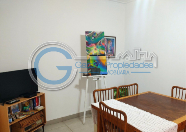 VENTA CASA AL FRENTE - Dos plantas - Tres dormitorios - Cochera - Tres patios - Terraza - BELLA VISTA