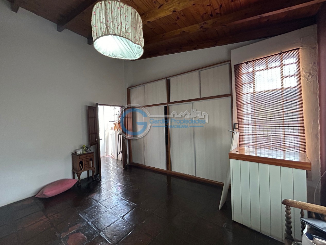 VENTA Casa de 3 dormitorios, con parque, piscina, quincho, cochera - Ayacucho 5800