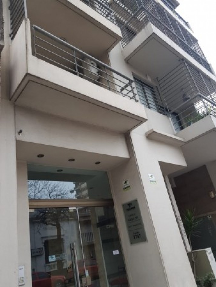 VENTA Impecable Departamento Semipiso Dos dormitorios . Cochera. Amenities.  España y Pellegrini