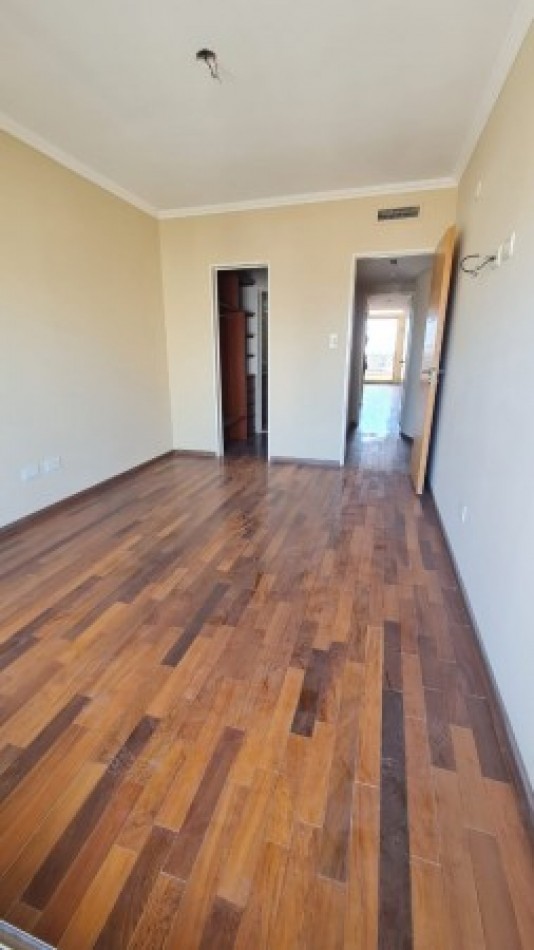 VENTA Impecable Departamento Semipiso Dos dormitorios . Cochera. Amenities.  España y Pellegrini